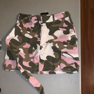 Fashion nova camo skirt